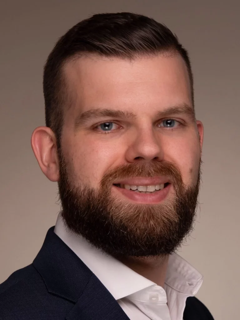 Alex König arbeitet als Senior Solutions Architect bei Amazon an skalierbaren IT-Lösungen.