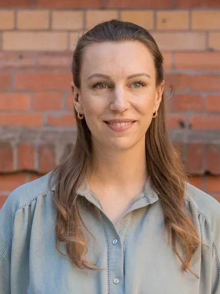 Caroline Pasadu-Billstein bei der internen Kommunikation für Amazons Logistikstandorte in Deutschland.