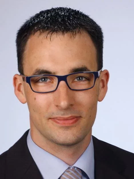 Daniel Berghäuser bei der Arbeit im Bereich Data Center Engineering Operations bei Amazon Web Services.