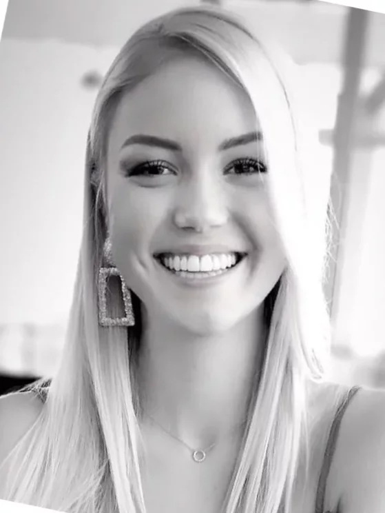 Sara Schneider – Key Partner Managerin bei Amazon und Dozentin für Informatik.